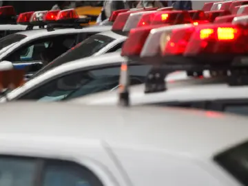 江西南丰一辆面包车和半挂车相撞,致4人死亡