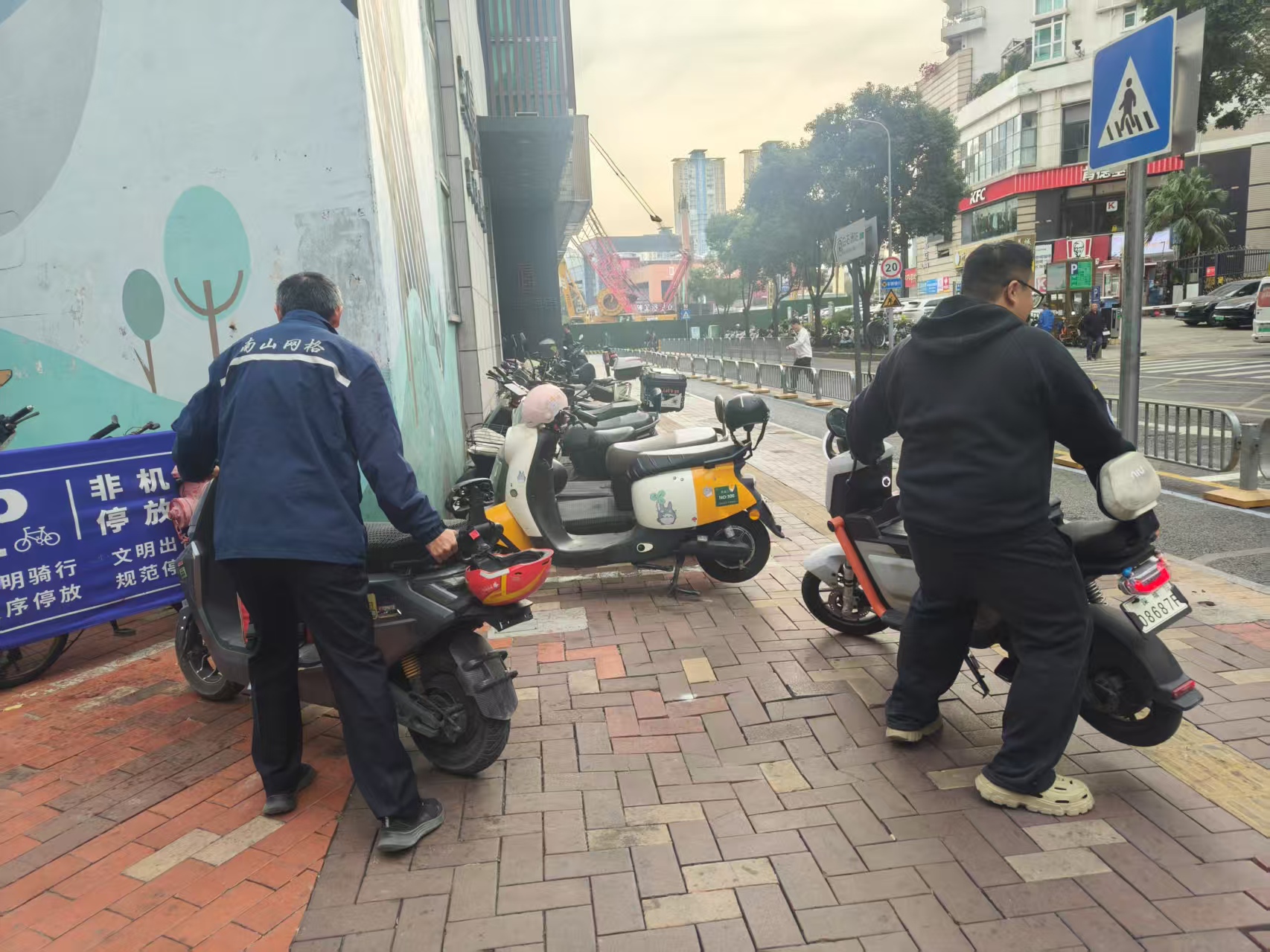 沙河街道沙河街社区开展非机动车停放专项整治行动