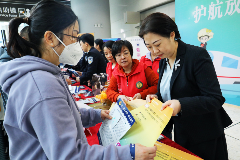 深圳市消委会为深港跨境旅客构筑“放心消费”桥梁