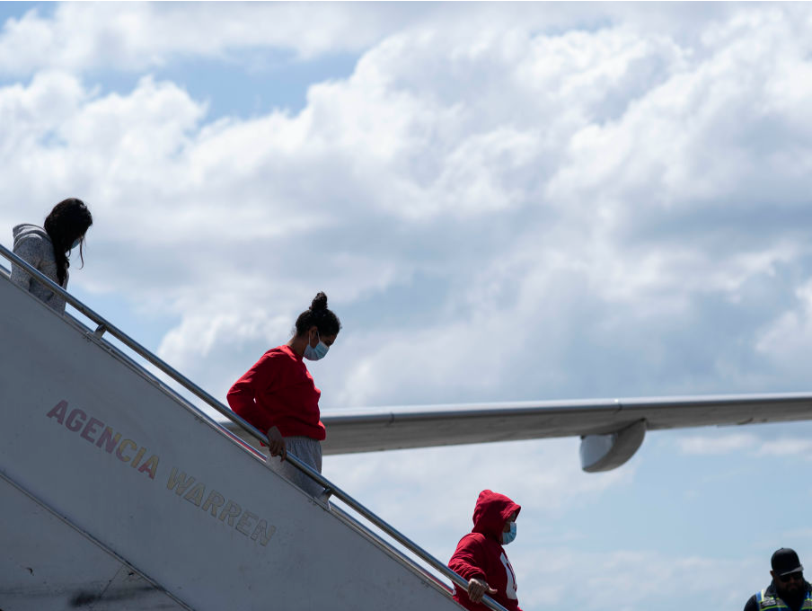 美国土安全部斥资上亿美元打造“遣返移民机队”