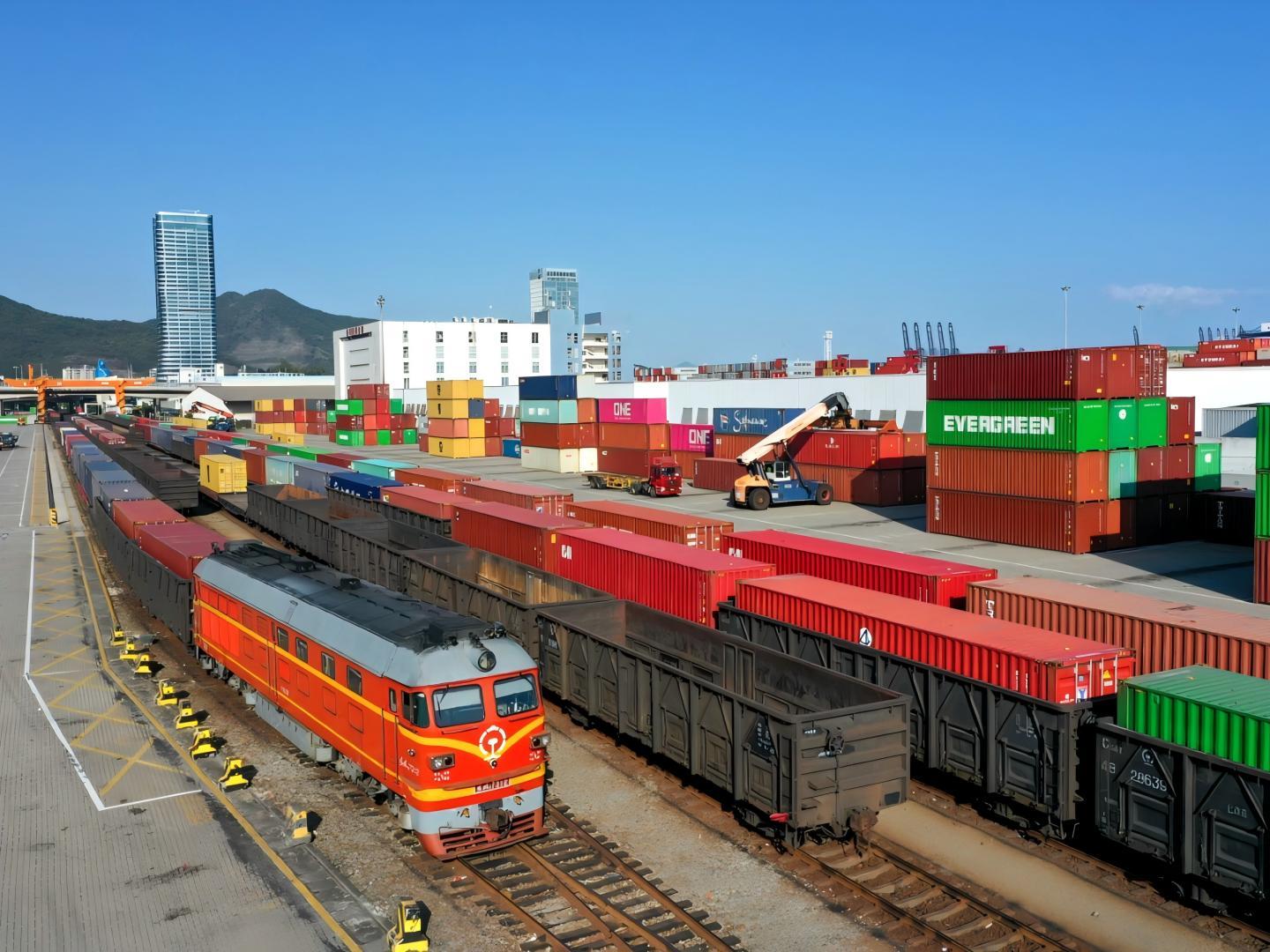 拓展多式联运，深圳港内陆港突破30个，这条铁路改造也迎新进展