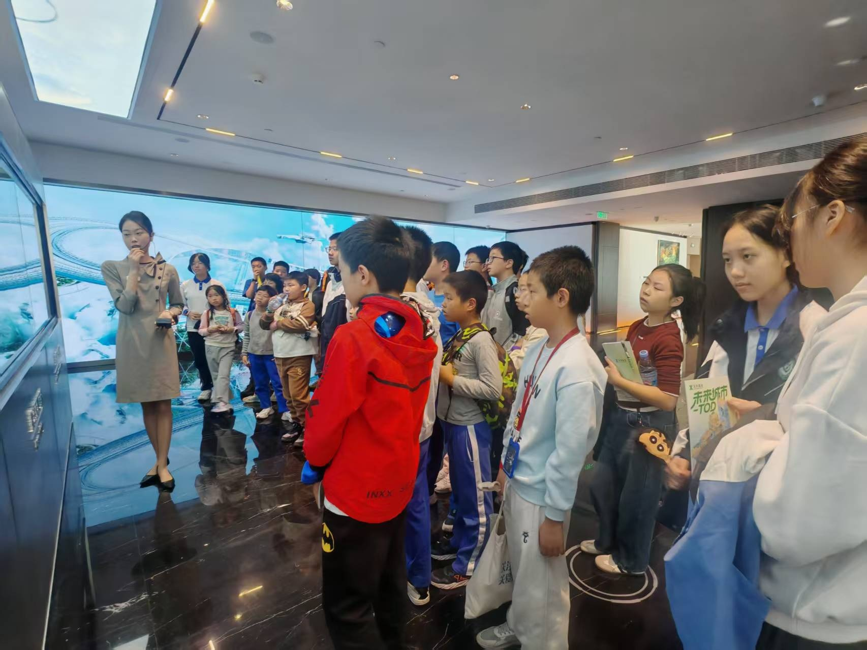 罗湖区翠竹街道TOD科普活动点亮青少年智慧城市梦 护苗成长筑未来