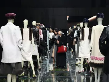 两大意大利奢牌合并！普拉达正式收购范思哲   