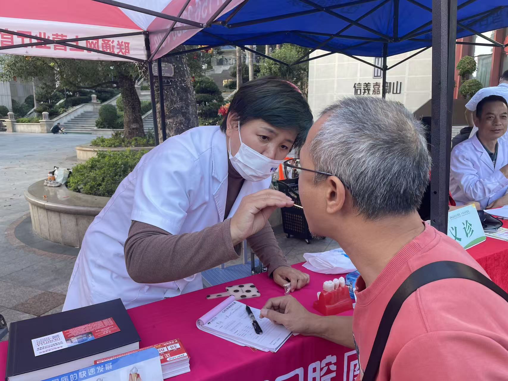 答对题目可获安全头盔，大发埔社区举行安全科普嘉年华