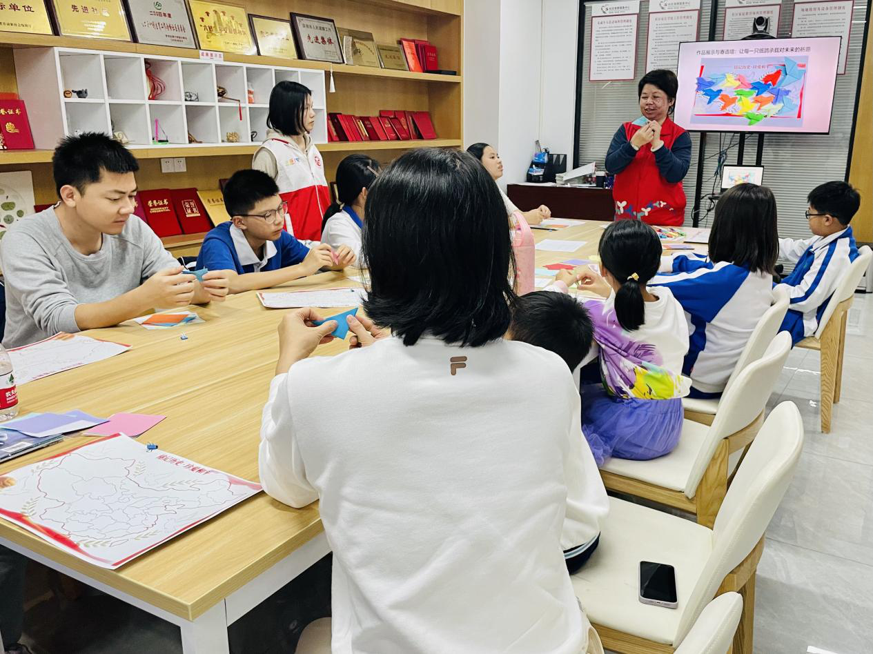 罗湖翠宁社区开展和平鸽折纸手工坊活动