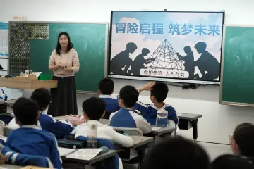 长源小学“每周半天计划”走进深圳钢结构博物馆