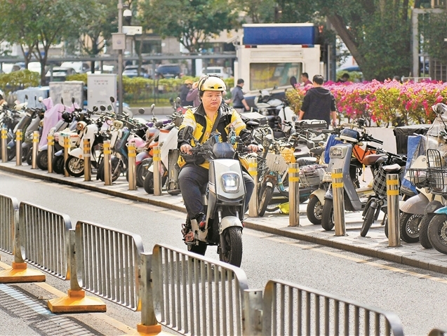 记者探访电动自行车新规落地首日市场情况 金属件多了 限速改不了