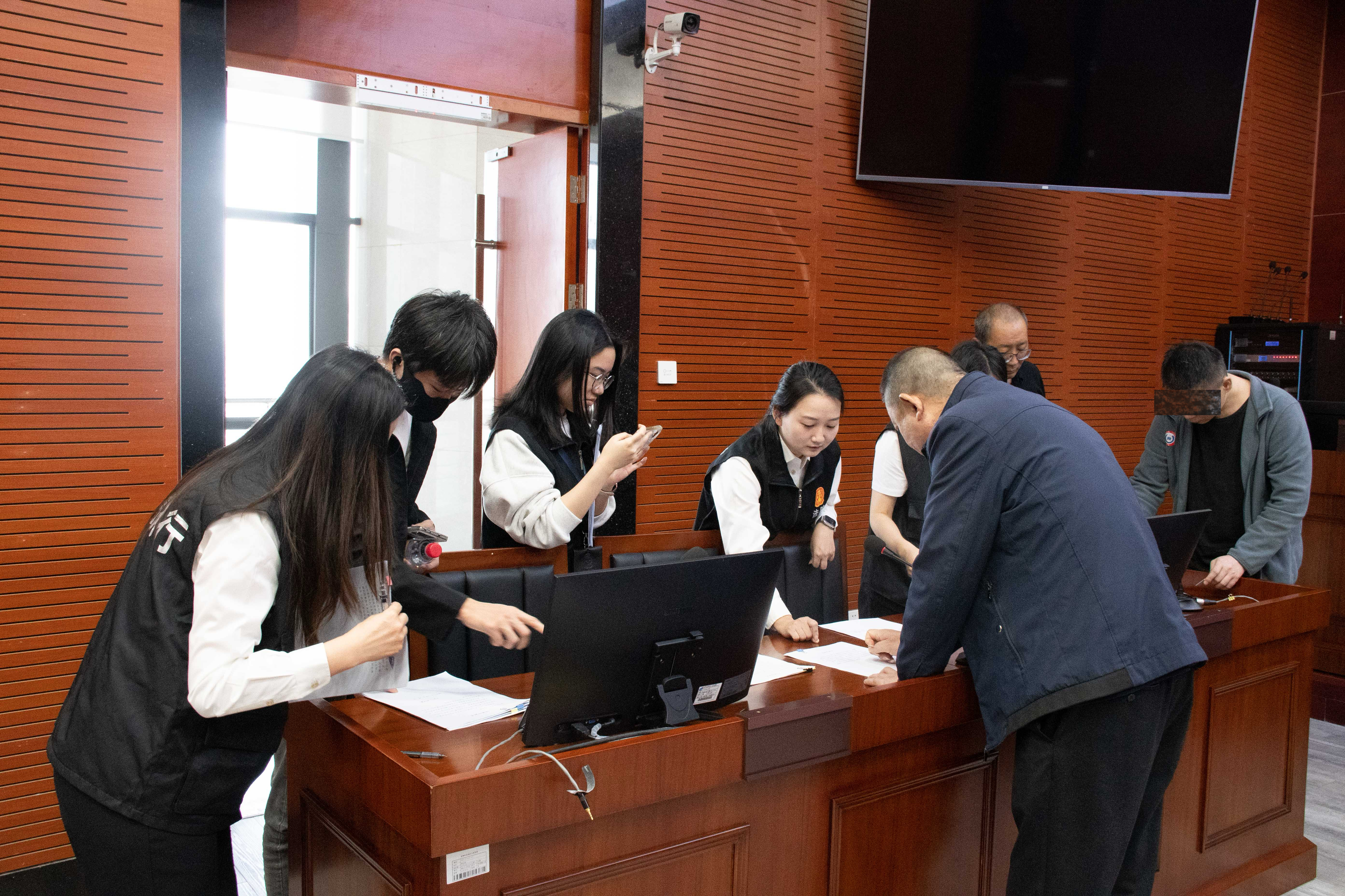 兑现真金白银637万余元！龙岗法院开展2025年治理欠薪冬季专项执行行动