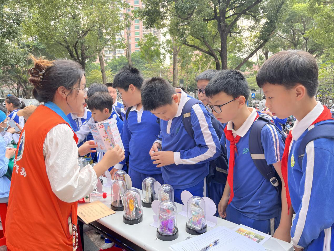 罗湖翠竹街道开展国际志愿者日禁毒宣传活动