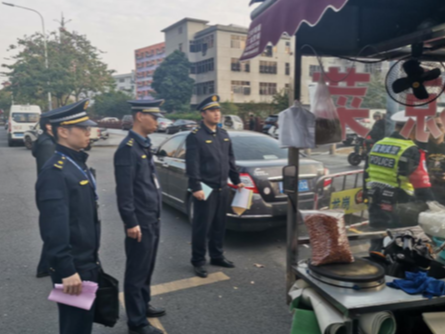 守护市容交通双安全！龙岗平湖开展违规三轮车专项整治行动