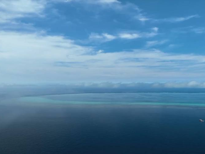 菲律宾多架小型机侵入中国黄岩岛领空，南部战区：强力警告、坚决驱离