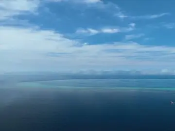 菲律宾多架小型机侵入中国黄岩岛领空，南部战区：强力警告、坚决驱离