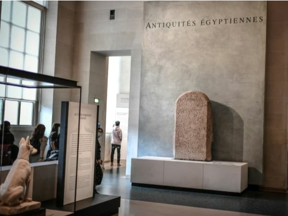 卢浮宫埃及古物图书馆发生严重漏水 多部古籍受损