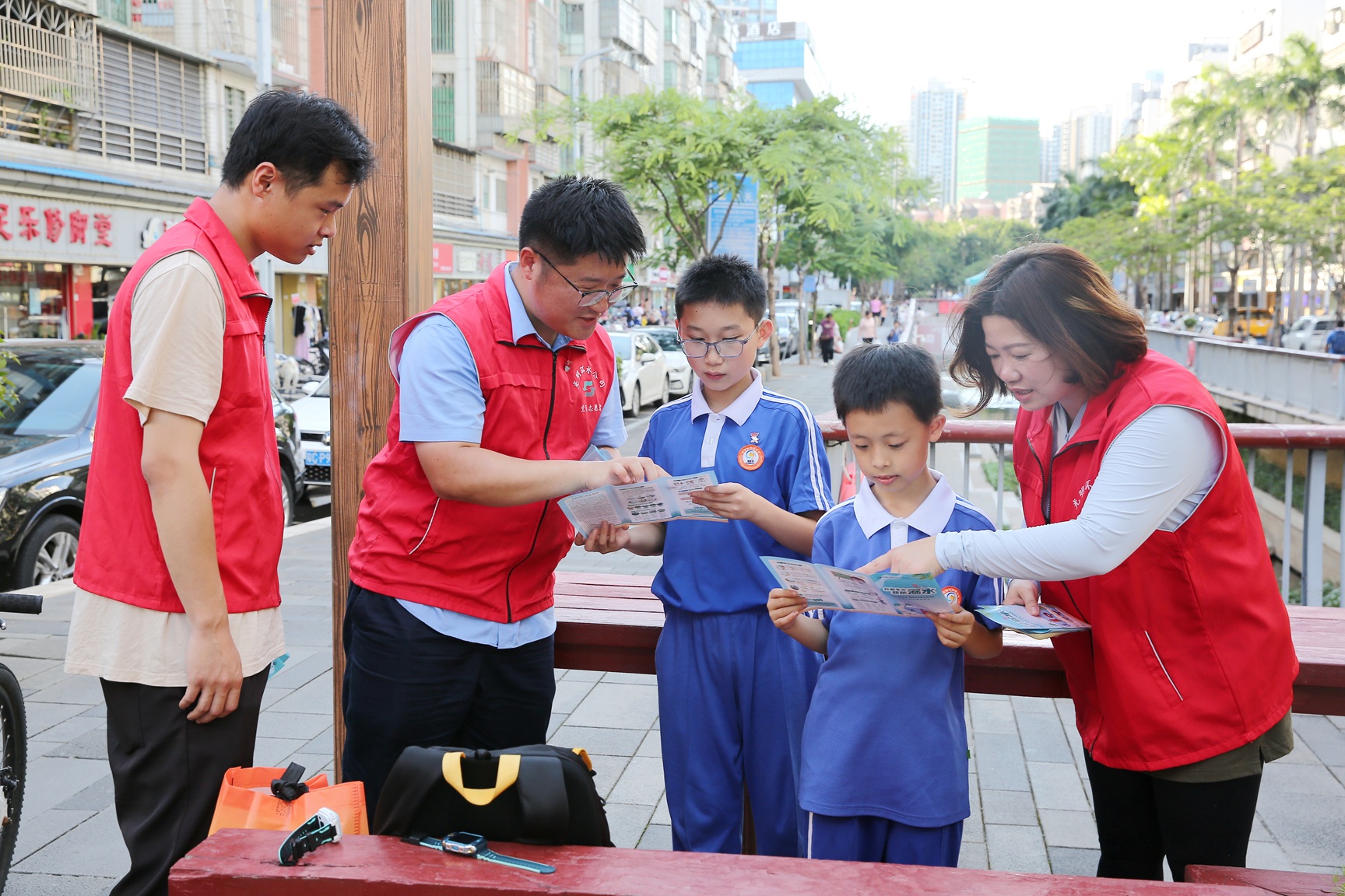 光明环水公司织密防溺安全网