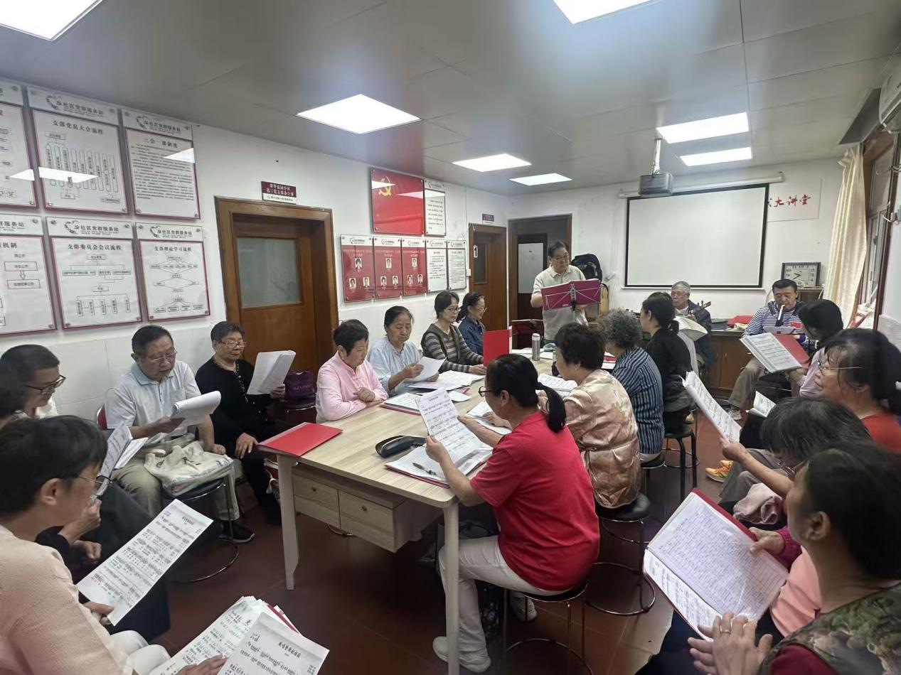 罗湖区翠竹社区开展“冬日暖歌‘耆’乐融融”合唱主题活动