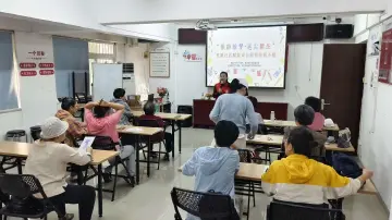 罗湖区民新社区“银龄绘梦・笔尖新生”彩铅小组课程开课