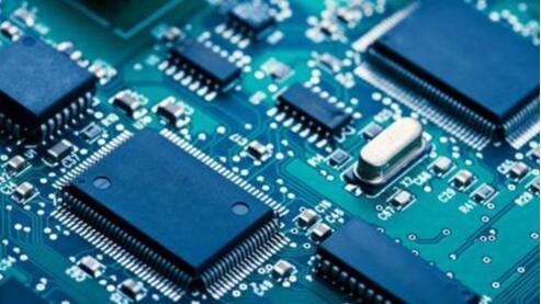 狂飙超300%！存储芯片价格罕见暴涨！消费电子产品涨势已定？