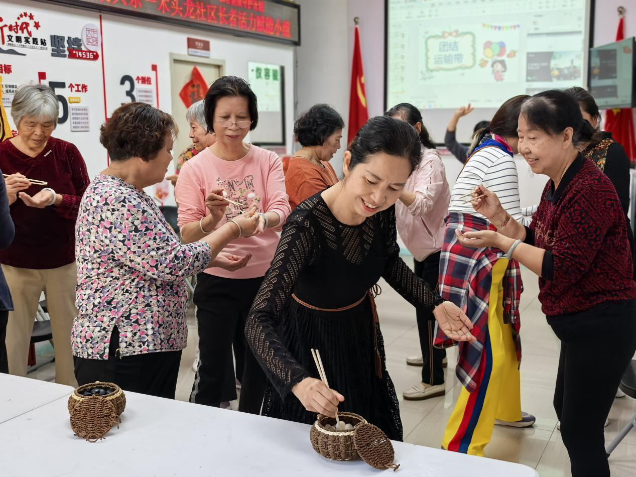罗湖木头龙社区开展长者活力赋能小组活动，精准服务焕活银发生活