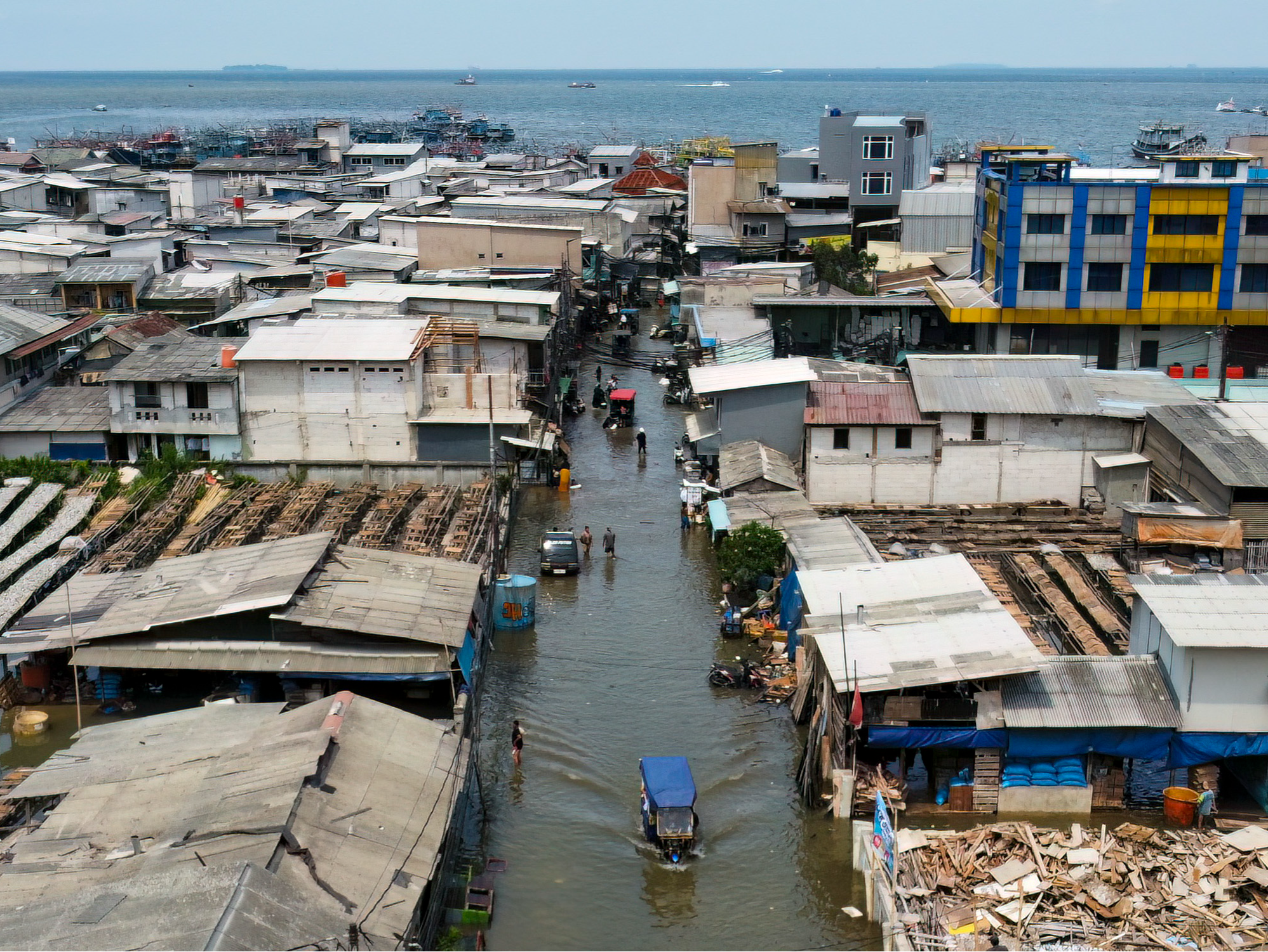 印尼洪灾和山体滑坡已致961人遇难