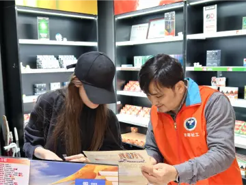 罗湖桂园街道开展电子烟门店从业人员禁毒宣传
