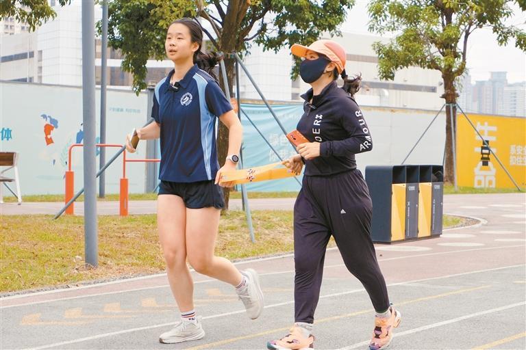 让我牵着你，迎着光奔跑！深圳学子与视障朋友的晨跑之约