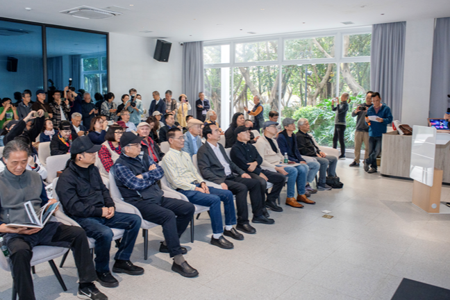 “灰度之间——2025深圳黑白摄影年展”在洪湖艺术馆开幕