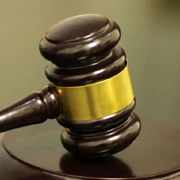 60岁已婚男酒后追赶35岁暧昧对象时摔倒身亡,男方妻女索赔50余万!法院:驳回