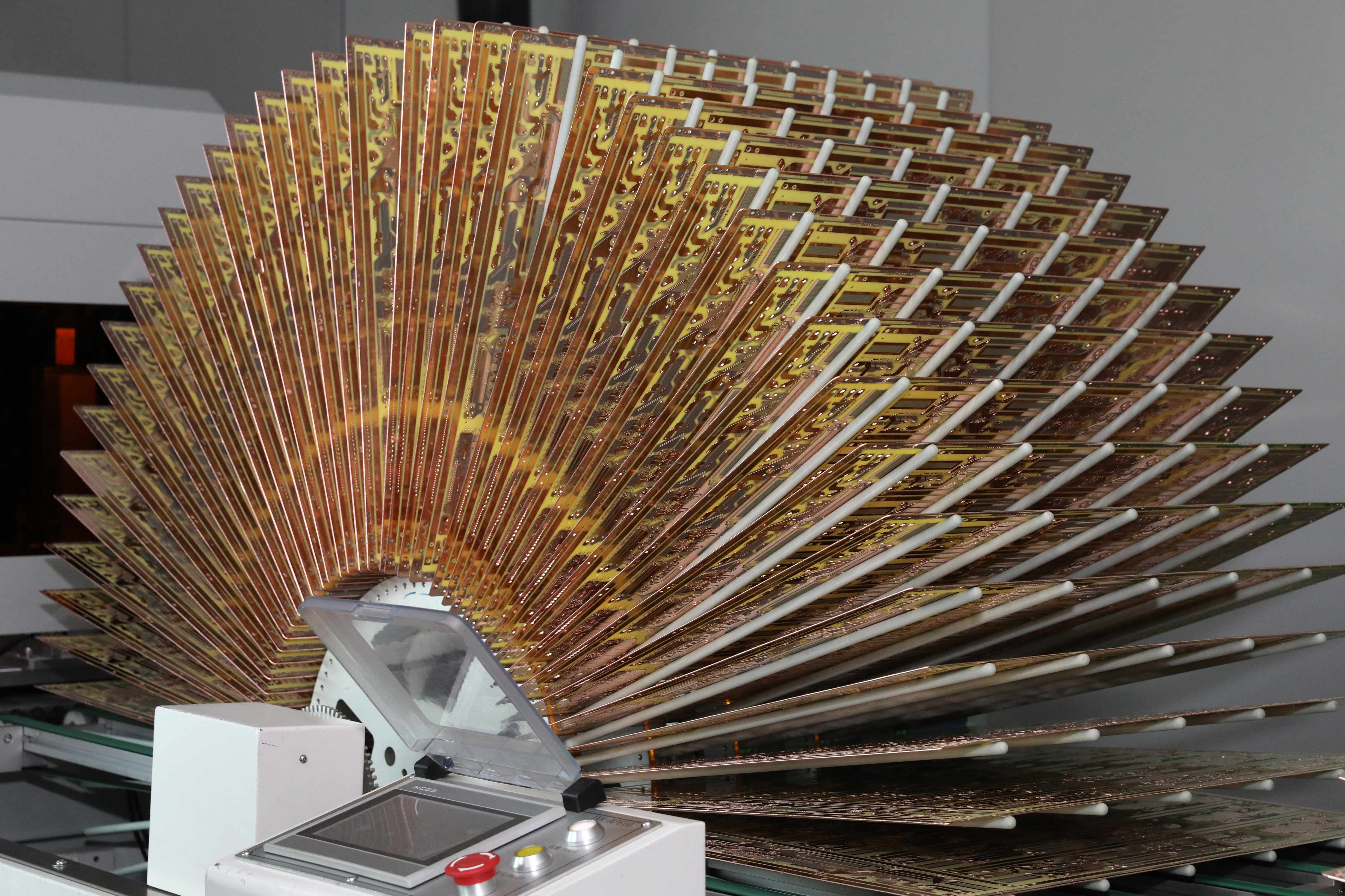 从“单层”到“16层”，东莞这家企业闯出PCB“立体”新赛道