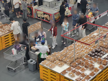 山姆麻薯中出现活老鼠?记者商场走访发现麻薯照卖,商场最新回应→