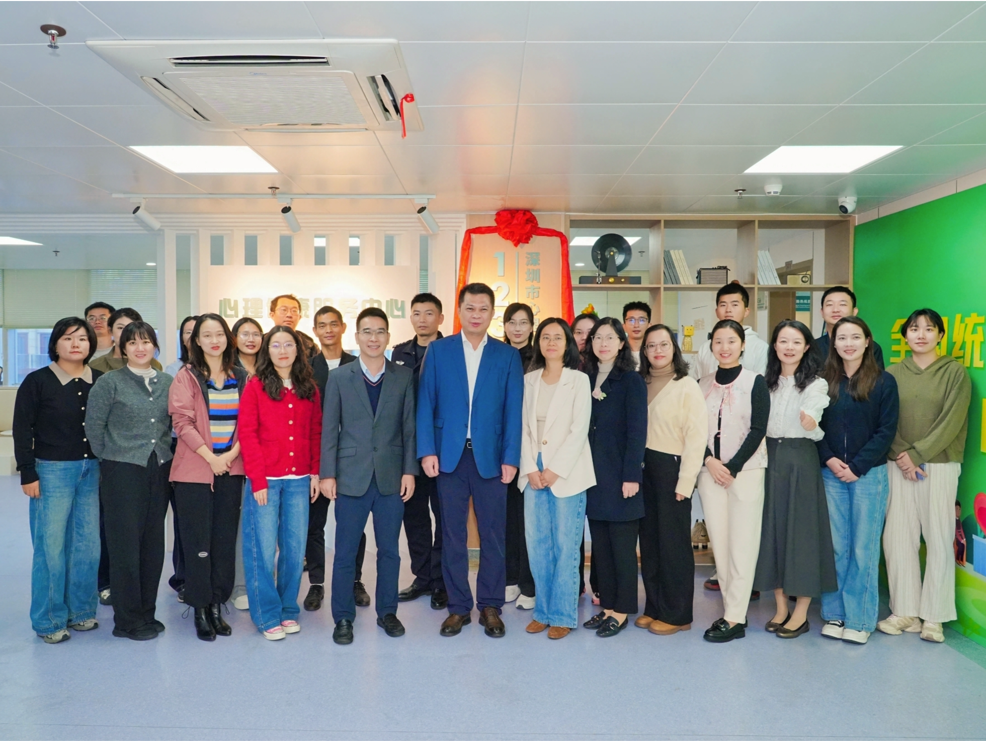 热线牵起“心”纽带，打造民生“心”样板！龙岗区率先实现心理热线接入全国体系