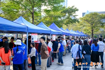 党员干部“摆摊” 市民群众“赶集” 2025年市直机关志愿服务集市开市