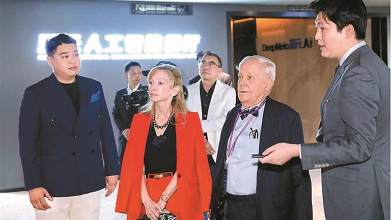 罗杰斯深入考察这家光明企业