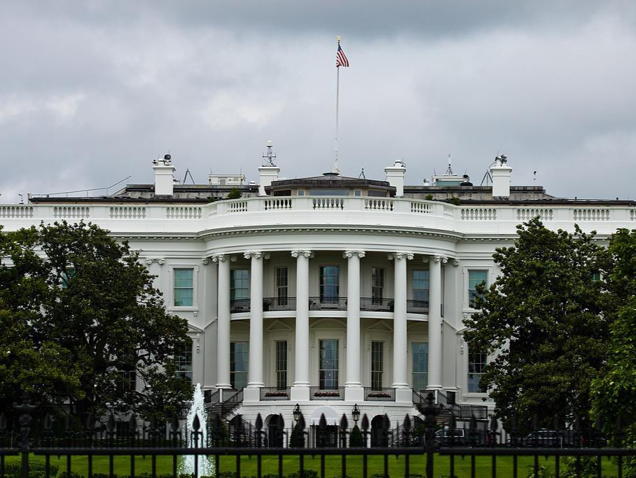 特朗普签署公告，进一步限制外国公民入境美国