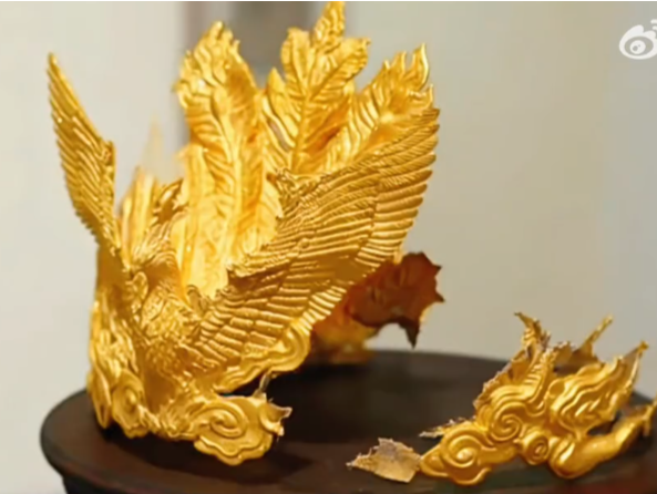 小孩哥推倒4斤黄金凤冠致损坏，怎么赔？谁来赔？律师解读｜读特普法