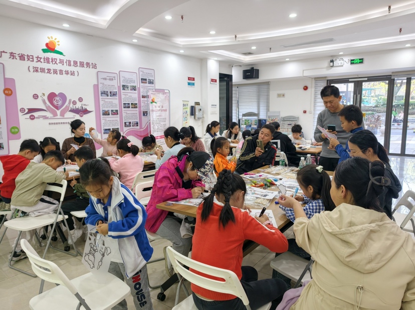 龙岗吉华街道举办“成长合伙人”亲子赋能项目之非遗育家风皮影工坊活动