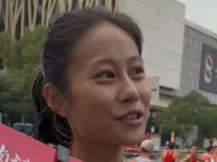 深圳选手蝉联2025南山半程马拉松中国籍女子选手第一名 “在城市花园奔跑”