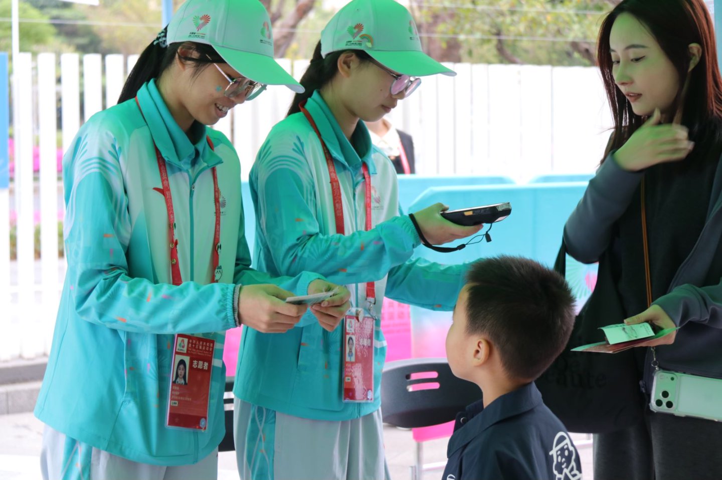 千名“深信蓝”以专业服务护航全运赛事