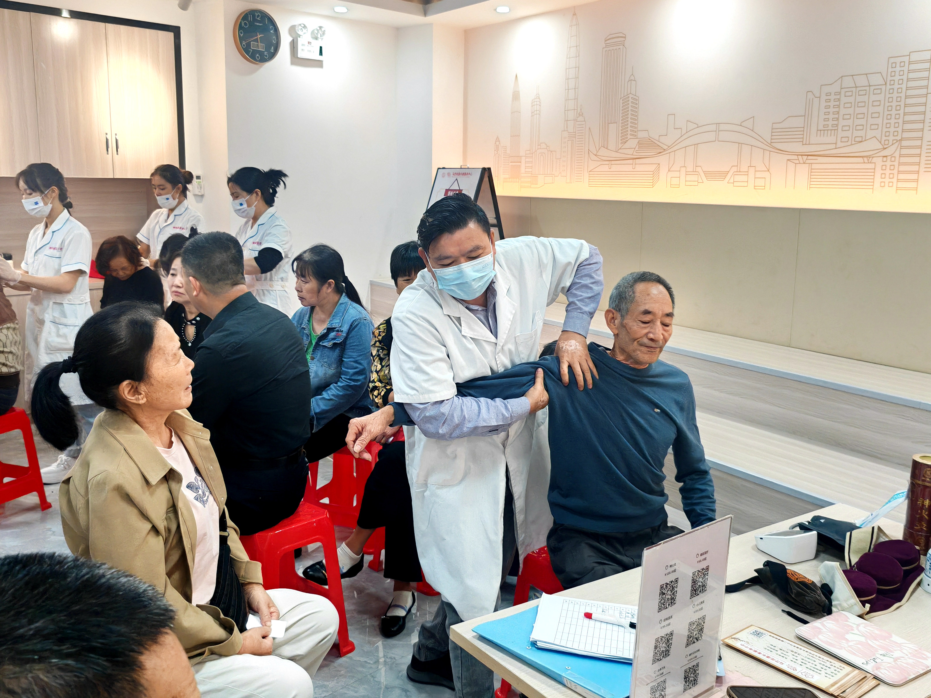 马峦社区开展长者中医理疗义诊关爱日活动