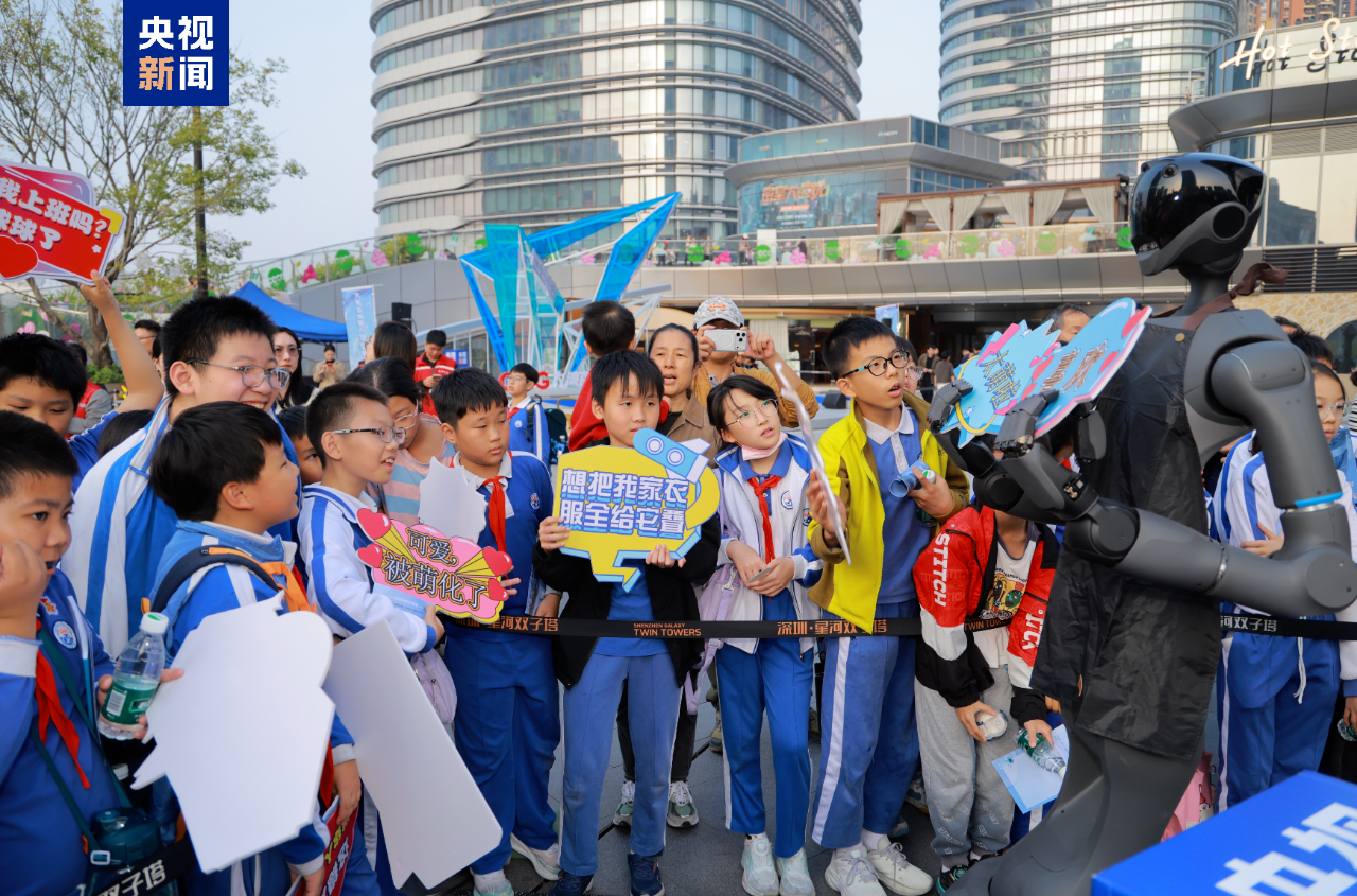 跳舞做饭叠衣服，深圳这个街区，机器人“浓度”很高→