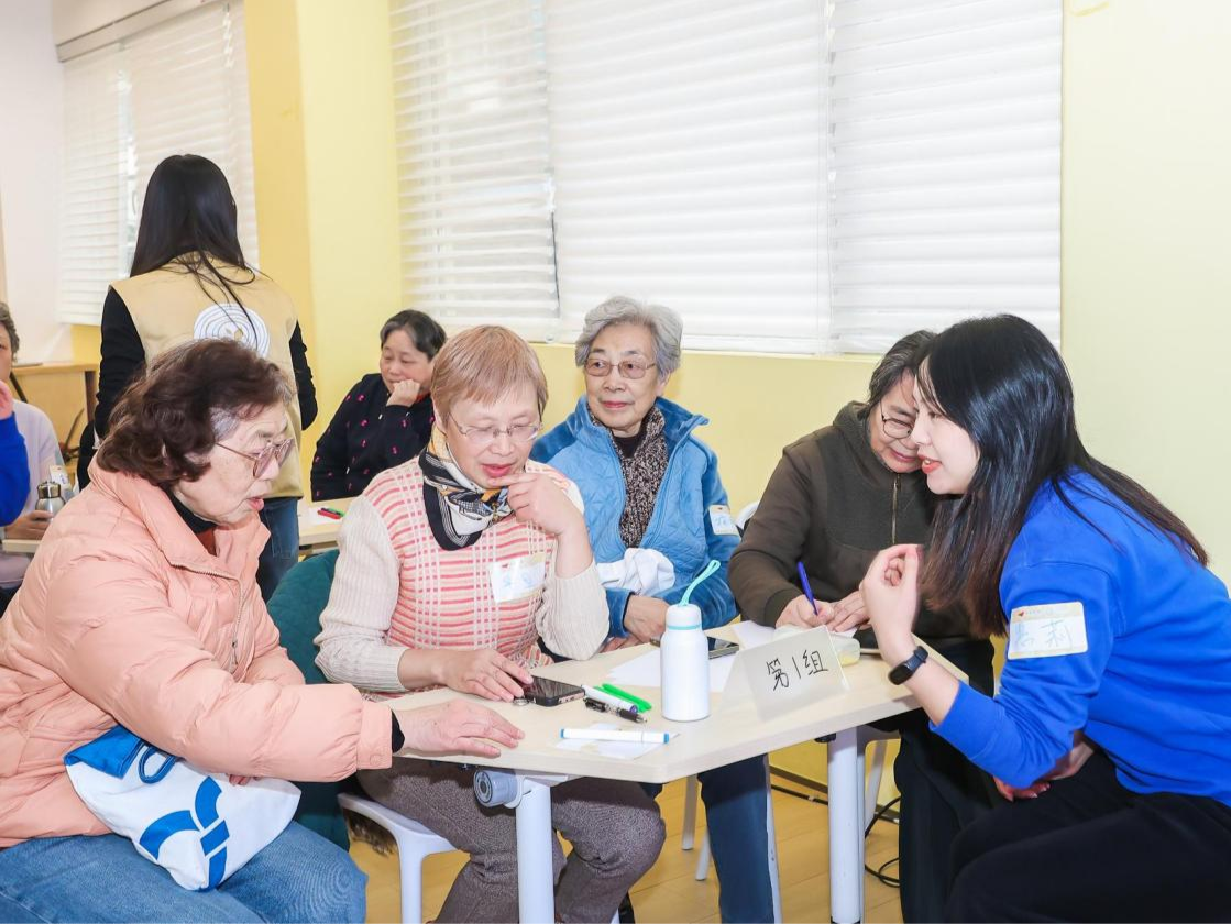 当小蓝瓶遇上“老小孩”，深企万益蓝携手“真爱梦想”启动公益课  