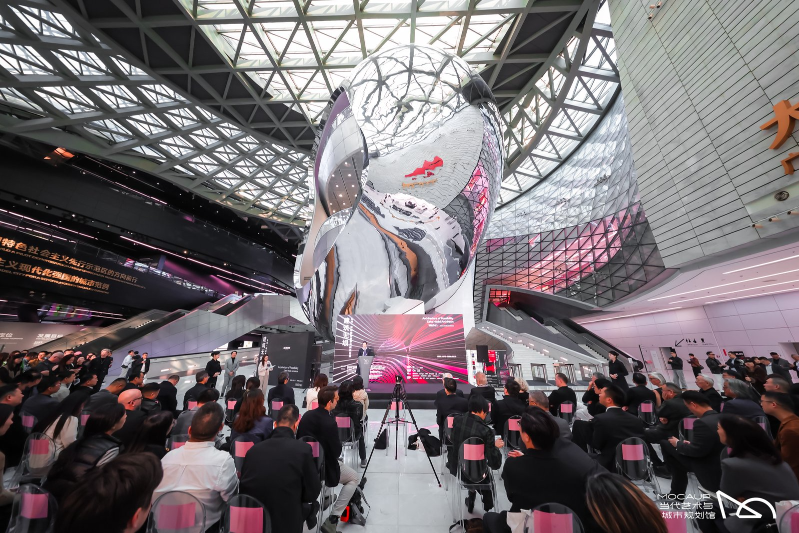 “建筑无垠”开启！扎哈·哈迪德建筑事务所设计展在深开幕