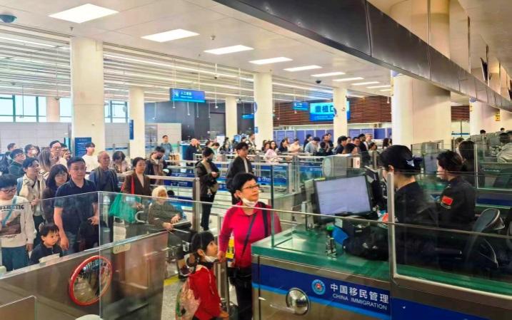 香港假期来了，皇岗、福田口岸将迎入出境客流高峰