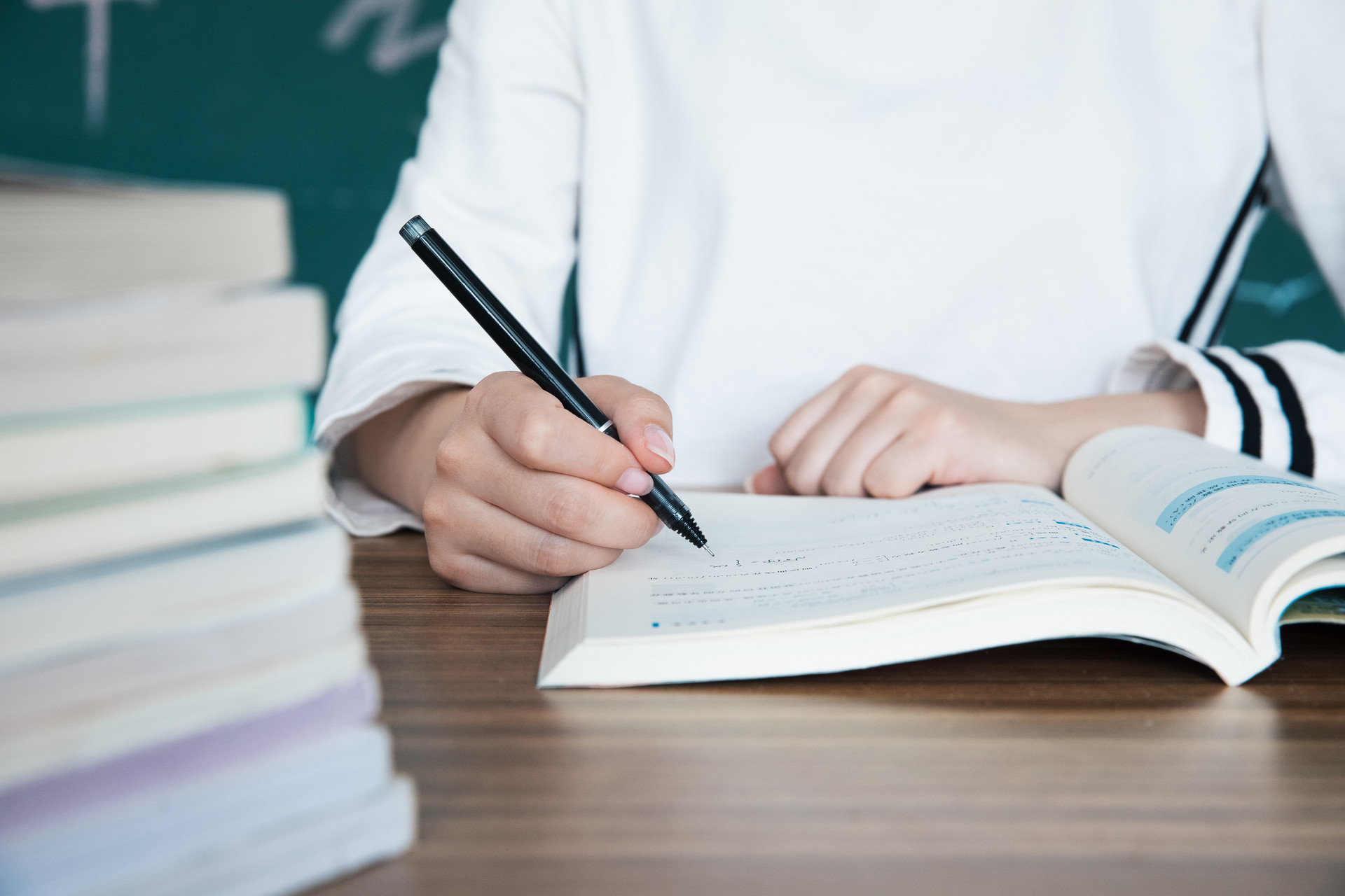 最新！深圳市教育局：关于义务教育学校发放教辅材料的说明