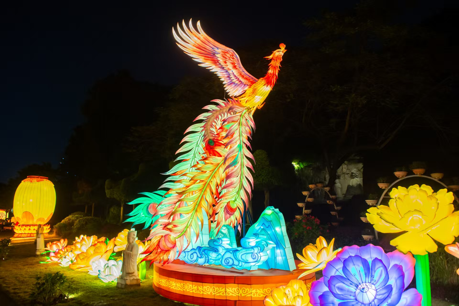 2026深圳锦绣中华新春灯会启幕！53万㎡东方光影点亮深圳非遗中国年