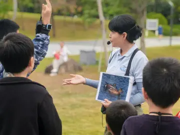 罗湖人民桥社区开展亲子生态守护活动 湿地观鸟深化环保教育​