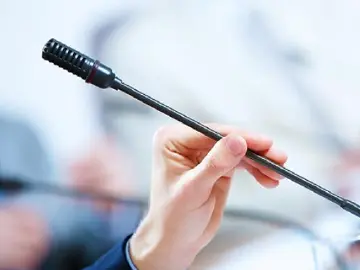 日本自卫队飞机多次抵近辽宁舰训练海空域滋扰，中国海军发声！