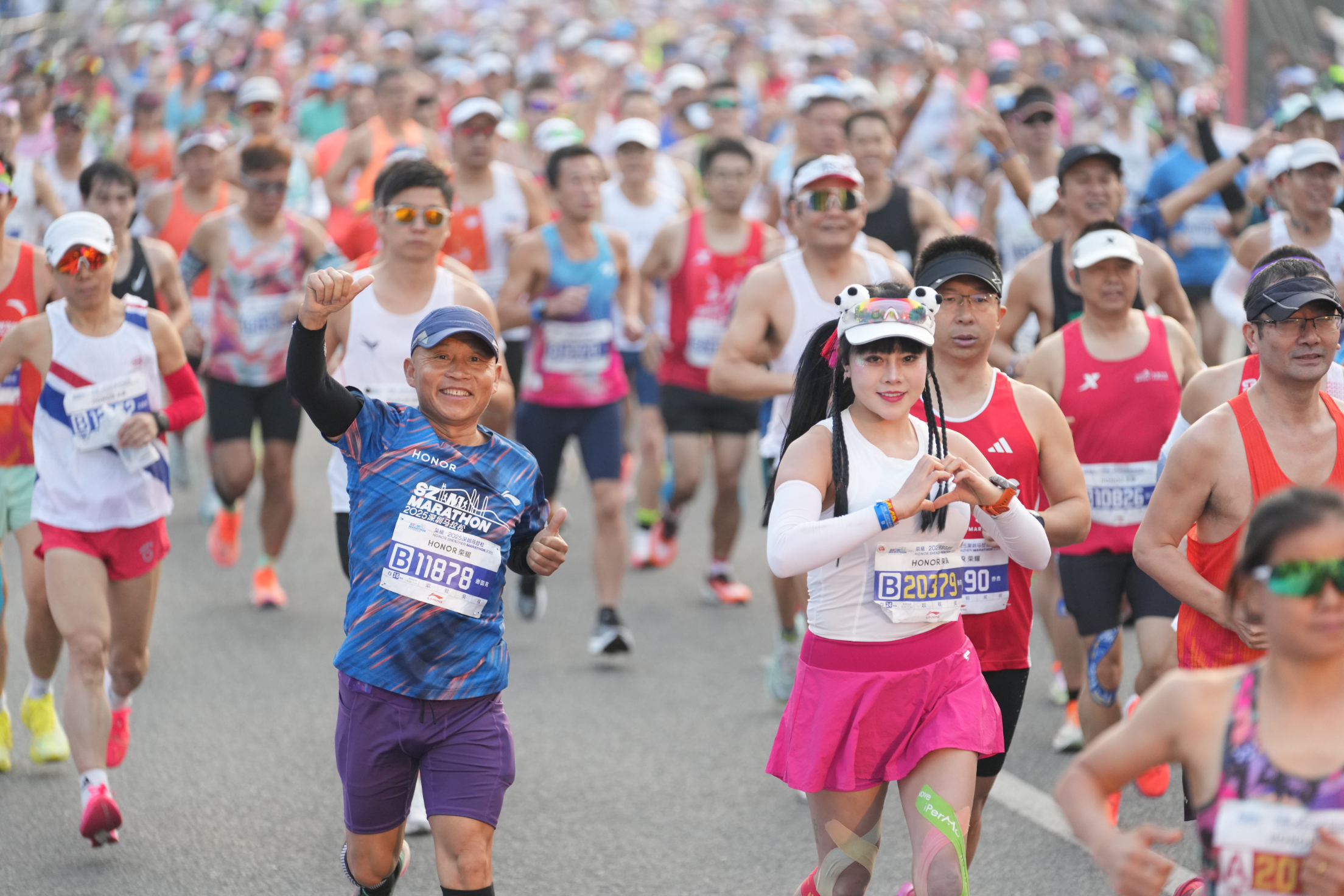 双赛同办！荣耀·2025深圳马拉松开跑，3万跑者创历史