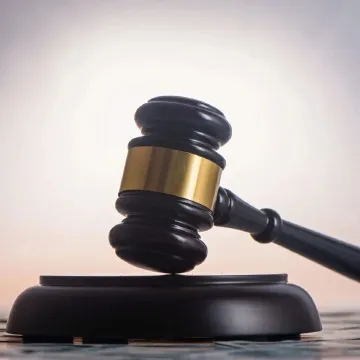 派出所两名辅警盗用副所长数字证书售卖公民信息，牟利11.7万元获刑