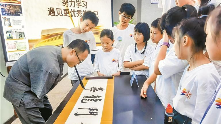 龙华区无臂青年何子龙获评“广东省自强模范”