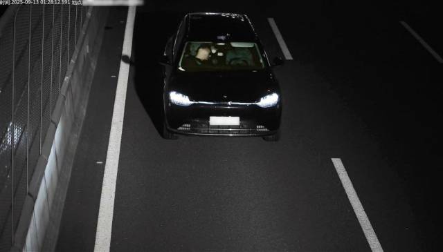   车辆独自行驶的监控画面。（临平区人民检察院供图）